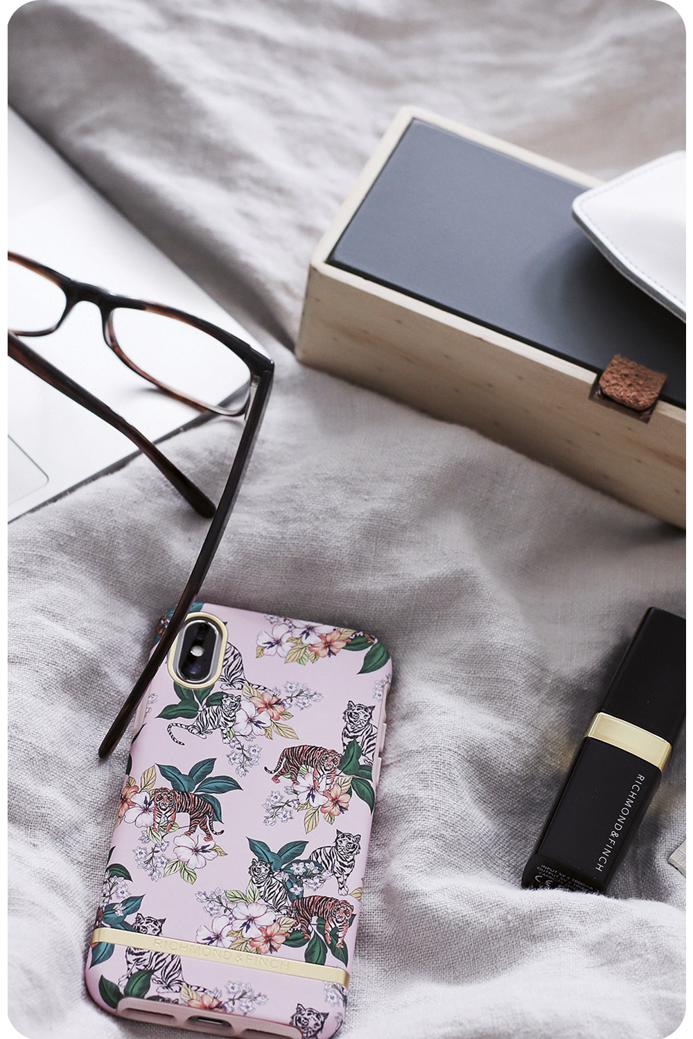 Richmond & Finch Freedom Series Apple Iphone X/Xs Pink Tiger/Gold - Afbeelding 4